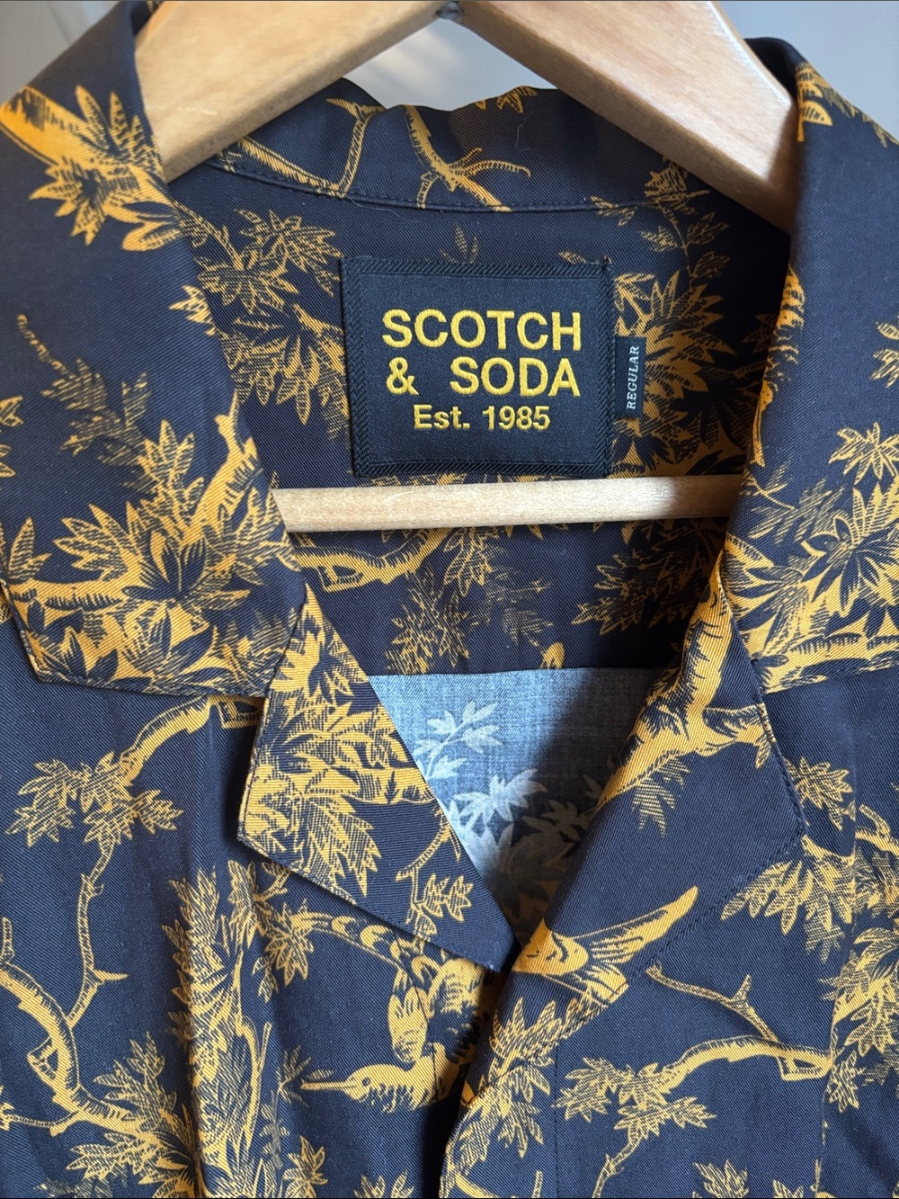 Scotch & Soda Bird Print Camp Collar Shirt Men’s M Lyocell - Picture 2 of 7
